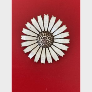 Broche i slv, Marguerit Guilloche
